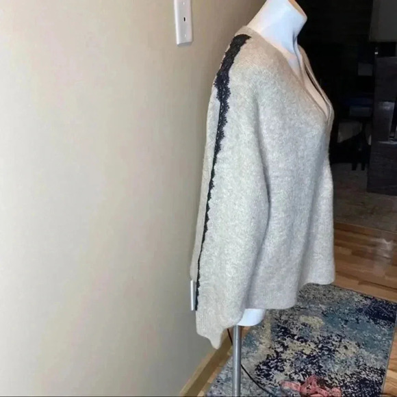 Zara Black Lace Trim Oversized V.neck sweater - Picture 3 of 13